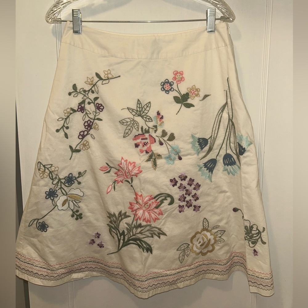 Talbots White floral embroidered skirt